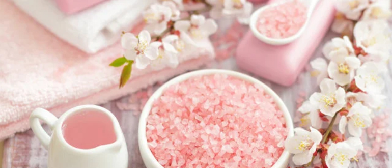 Розовая соль для кожи лица
