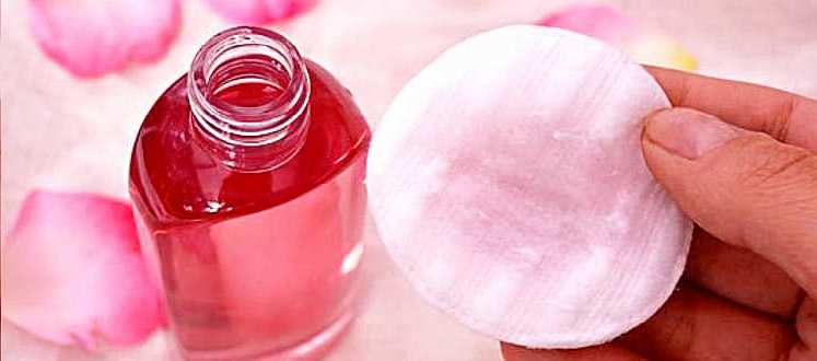 Ватный диск, смоченный розовой водой