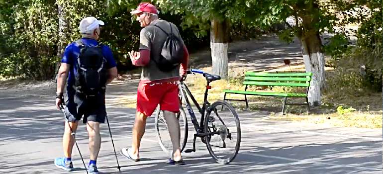 скандинавская ходьба и езда на велосипеде как способ избежать гиподинамии