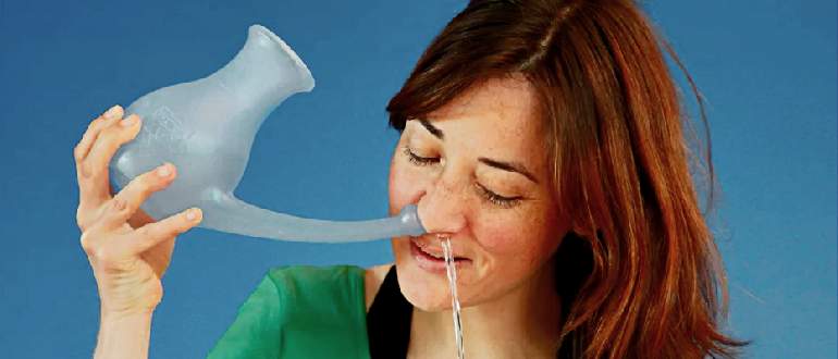 промывание носа с помощью приспособления